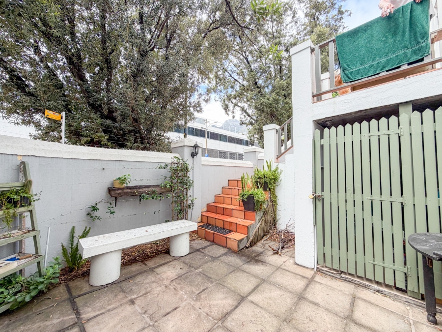 1 Bedroom Property for Sale in Oranjezicht Western Cape